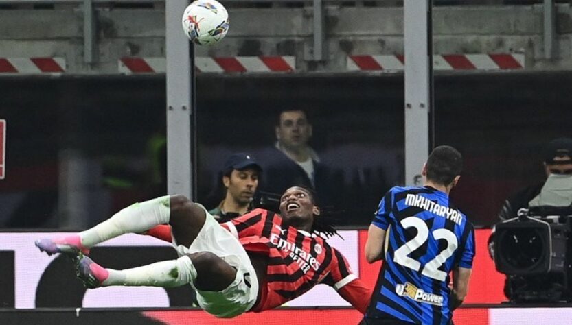 Dikritik Pedas Legenda AC Milan, Rafael Leao Beri Balasan Menohok Penuh Humor