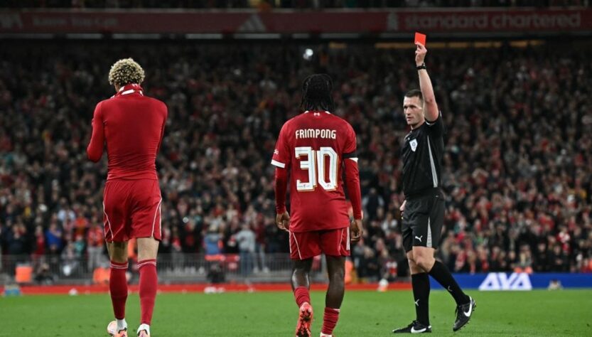 Pahlawan yang Terhukum: Kartu Merah Konyol Hugo Ekitike Nodai Kemenangan Dramatis Liverpool