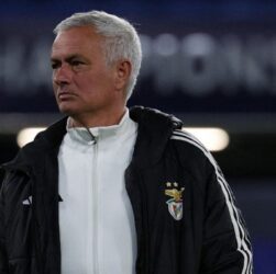 Pulang ke Rumah: Kisah Cinta Abadi Chelsea dan Jose Mourinho, dari Chant, Biskuit, hingga Pelukan Tulus